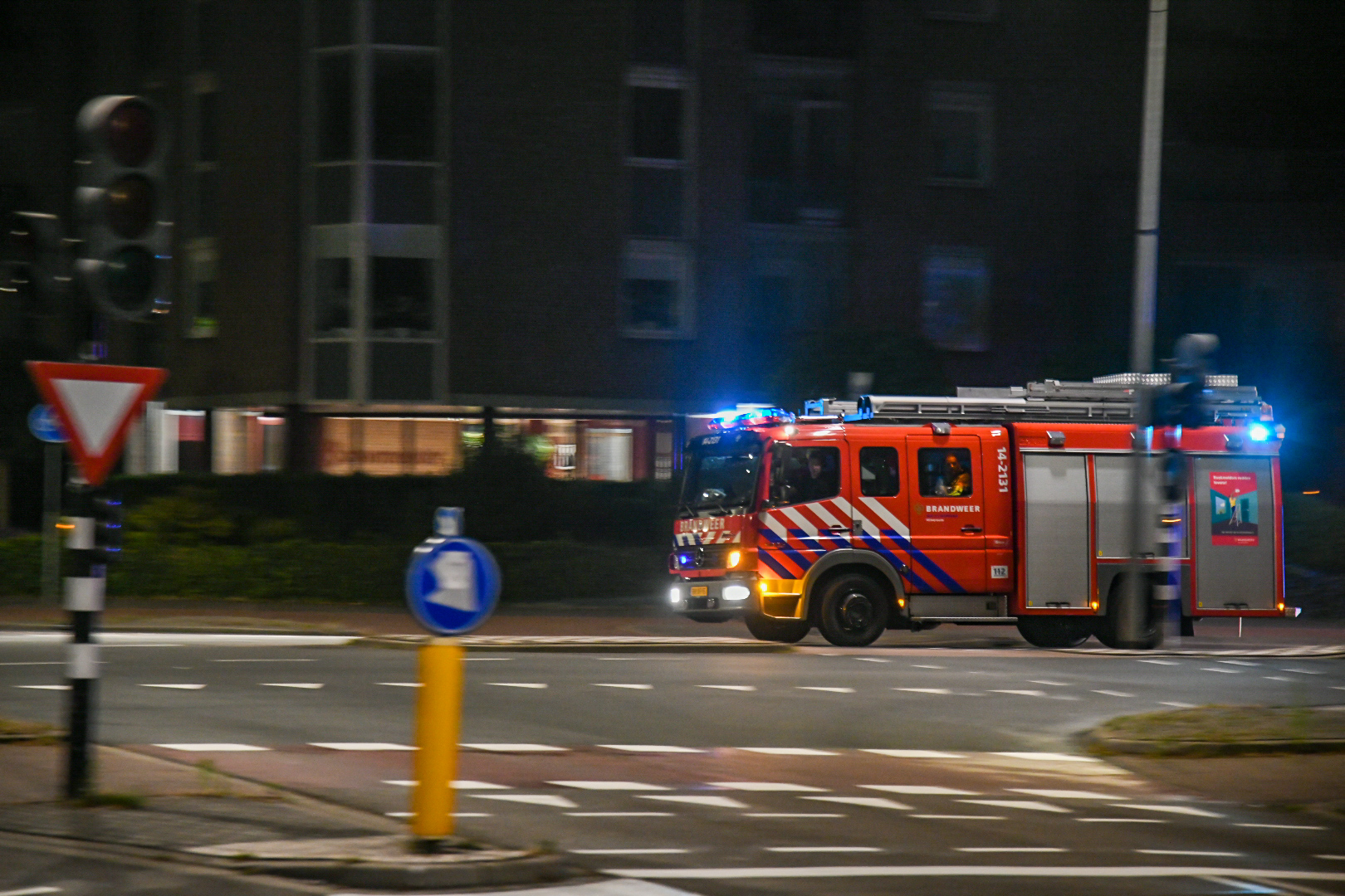 Grote brand verwoest bedrijfsverzamelgebouw