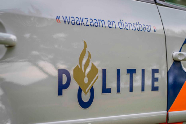 Band politieauto lek gestoken, verdachte aangehouden na bedreiging