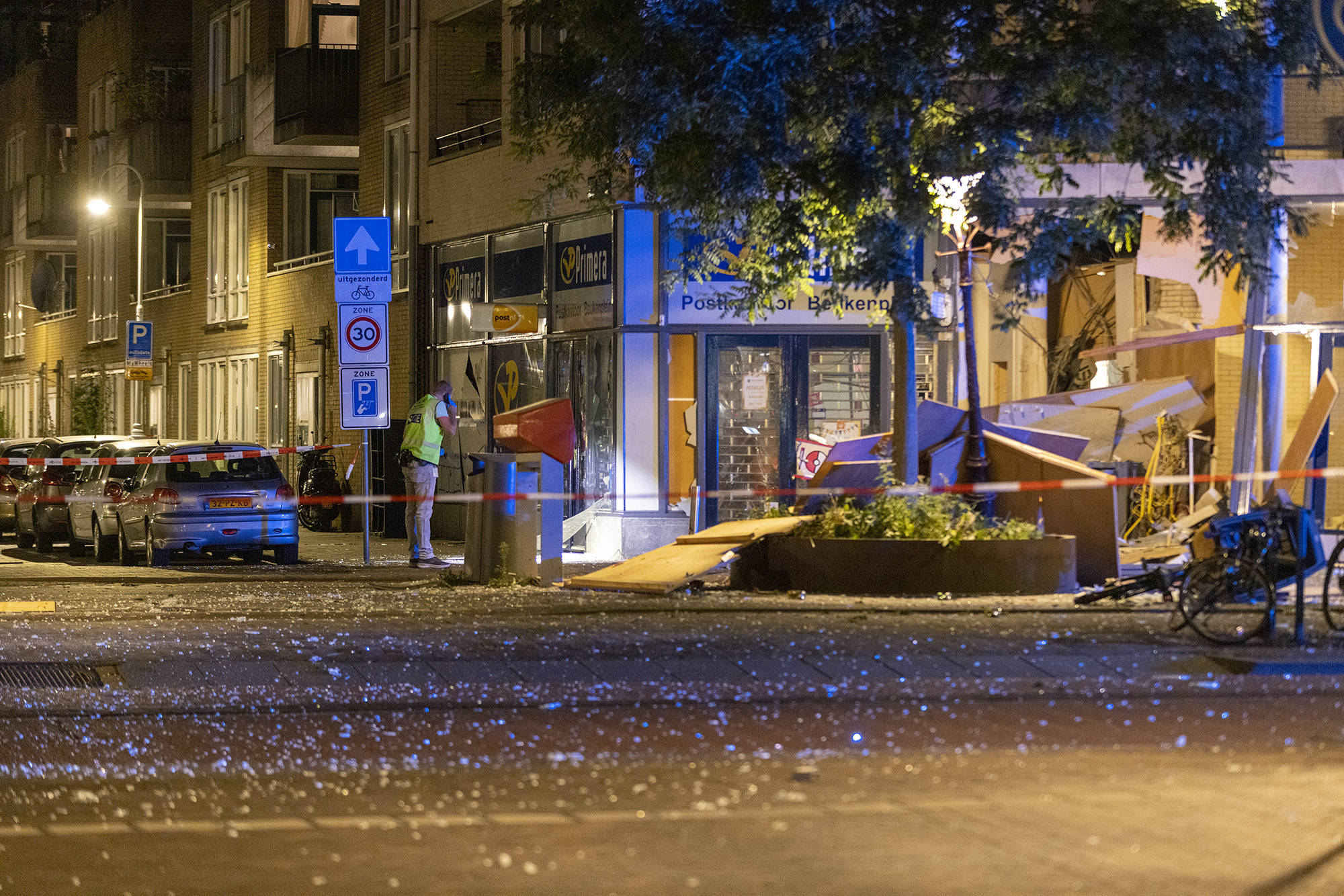 Plofkraak op geldautomaat Primera Beukenplein Amsterdam - 112 Nederland