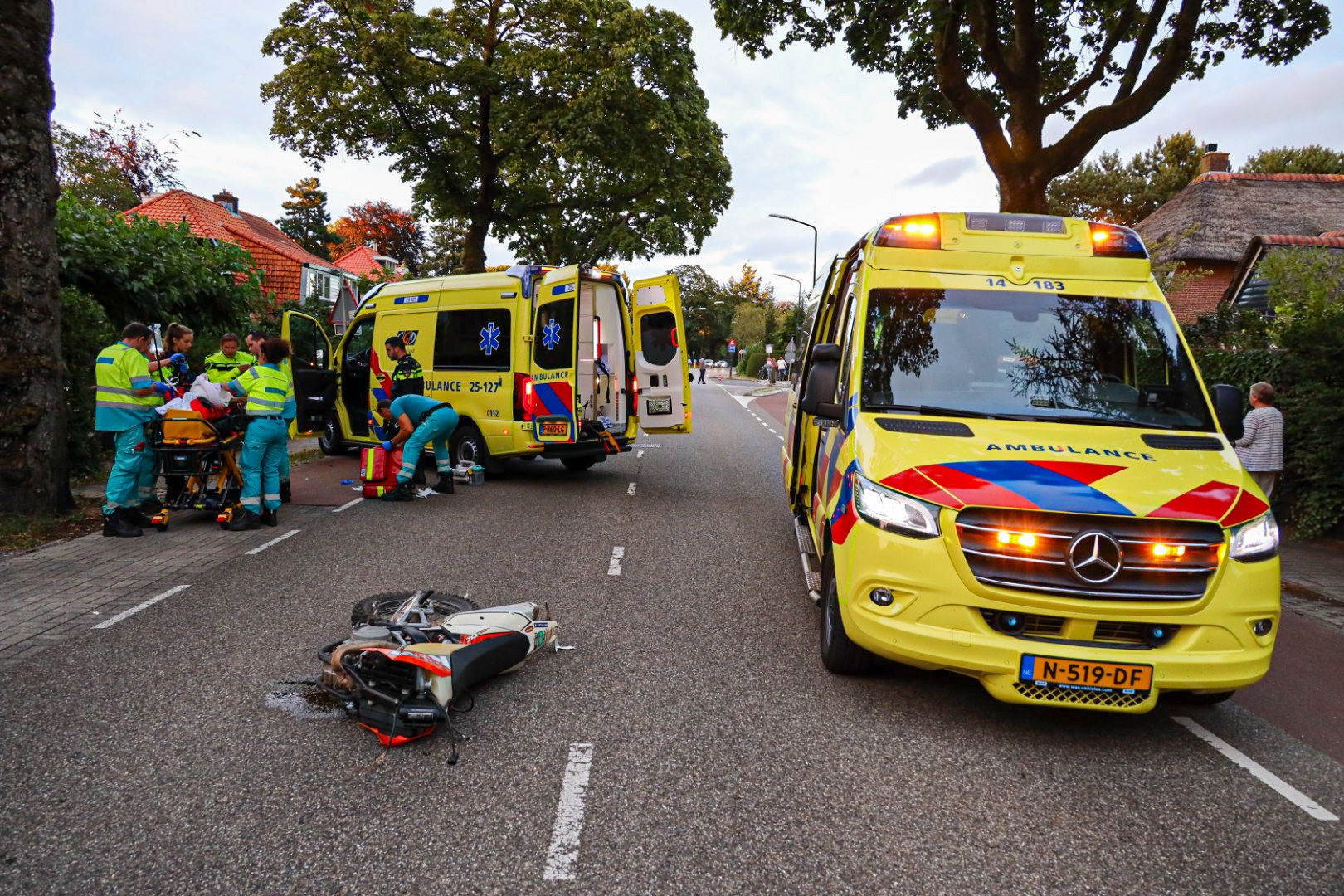 Crossmotor Breekt In Tweeën Bij Ernstig Ongeluk, Jongen Zwaargewond