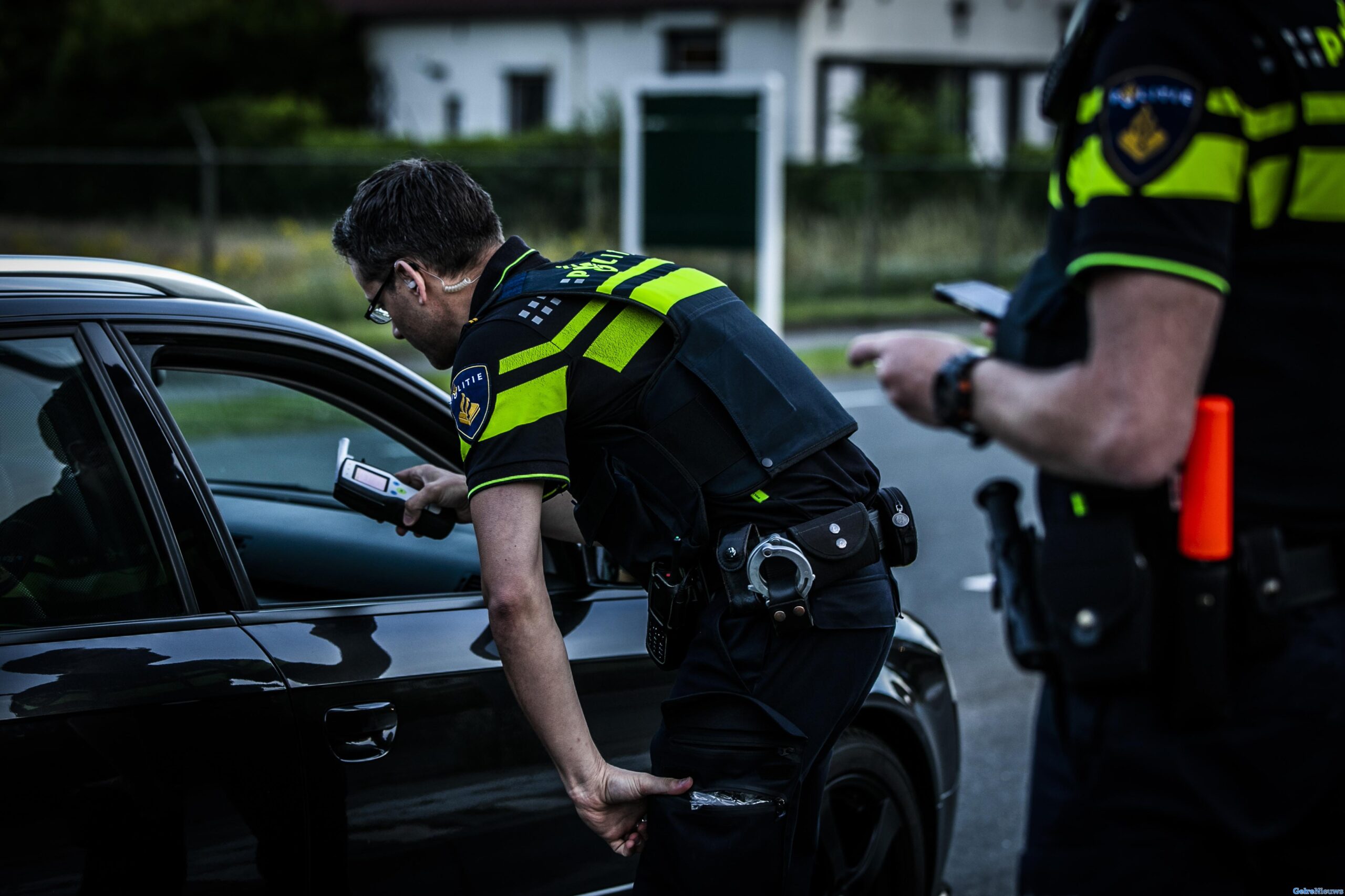 58-jarige automobilist slingert dronken over A58