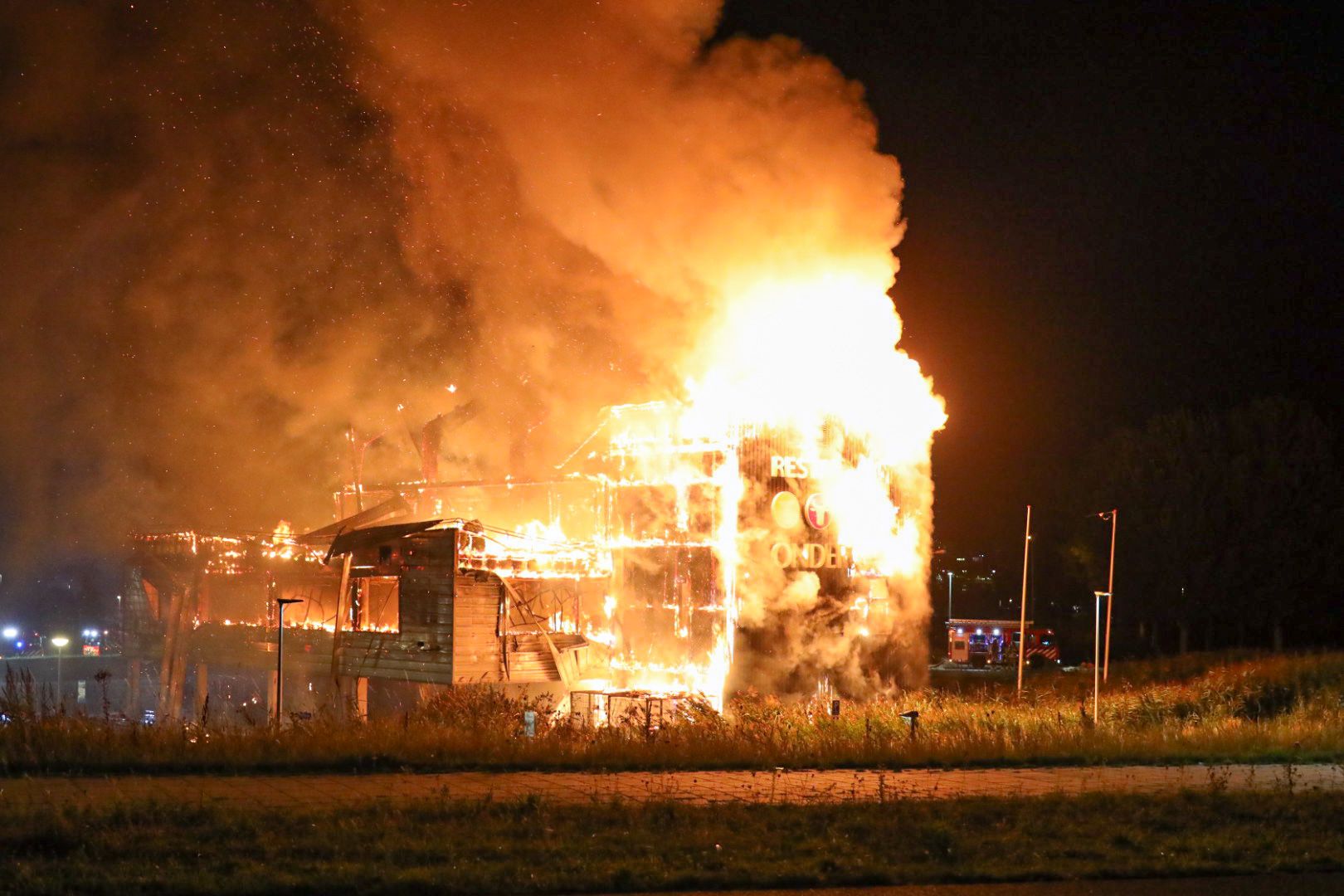 Grote brand verwoest wegrestaurant