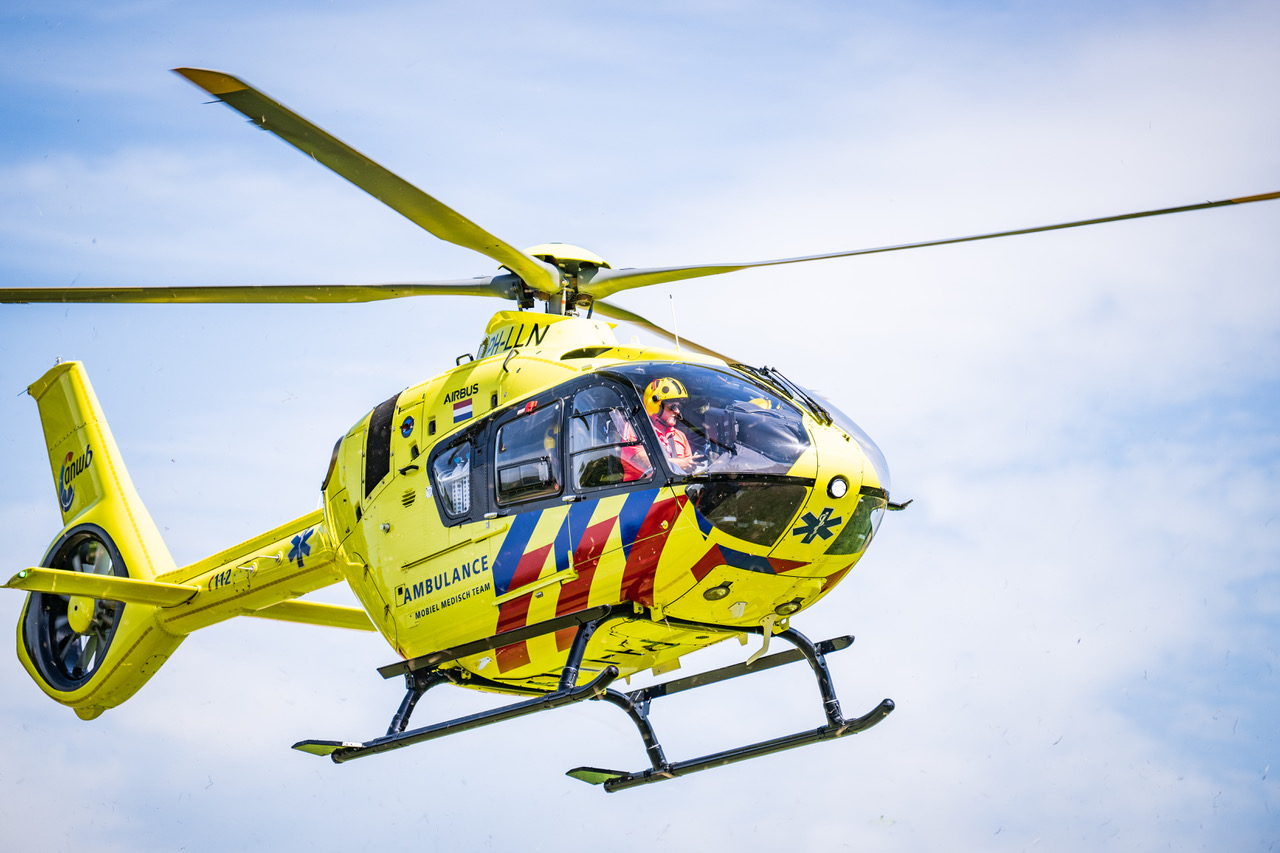 22-jarige dood na botsing tegen boom
