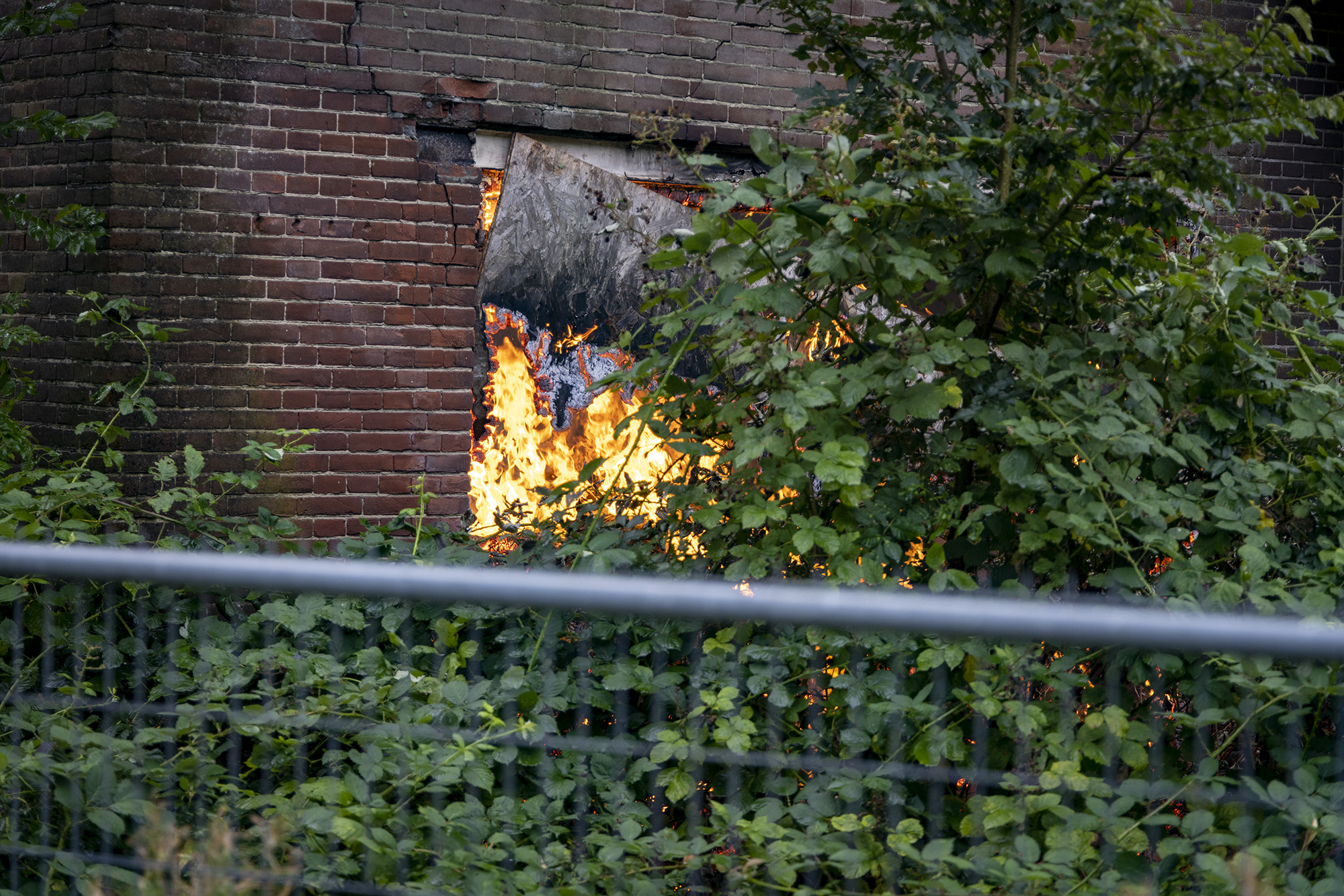 Grote brand in leegstaande boerderij in Hoofddorp - 112 Nederland