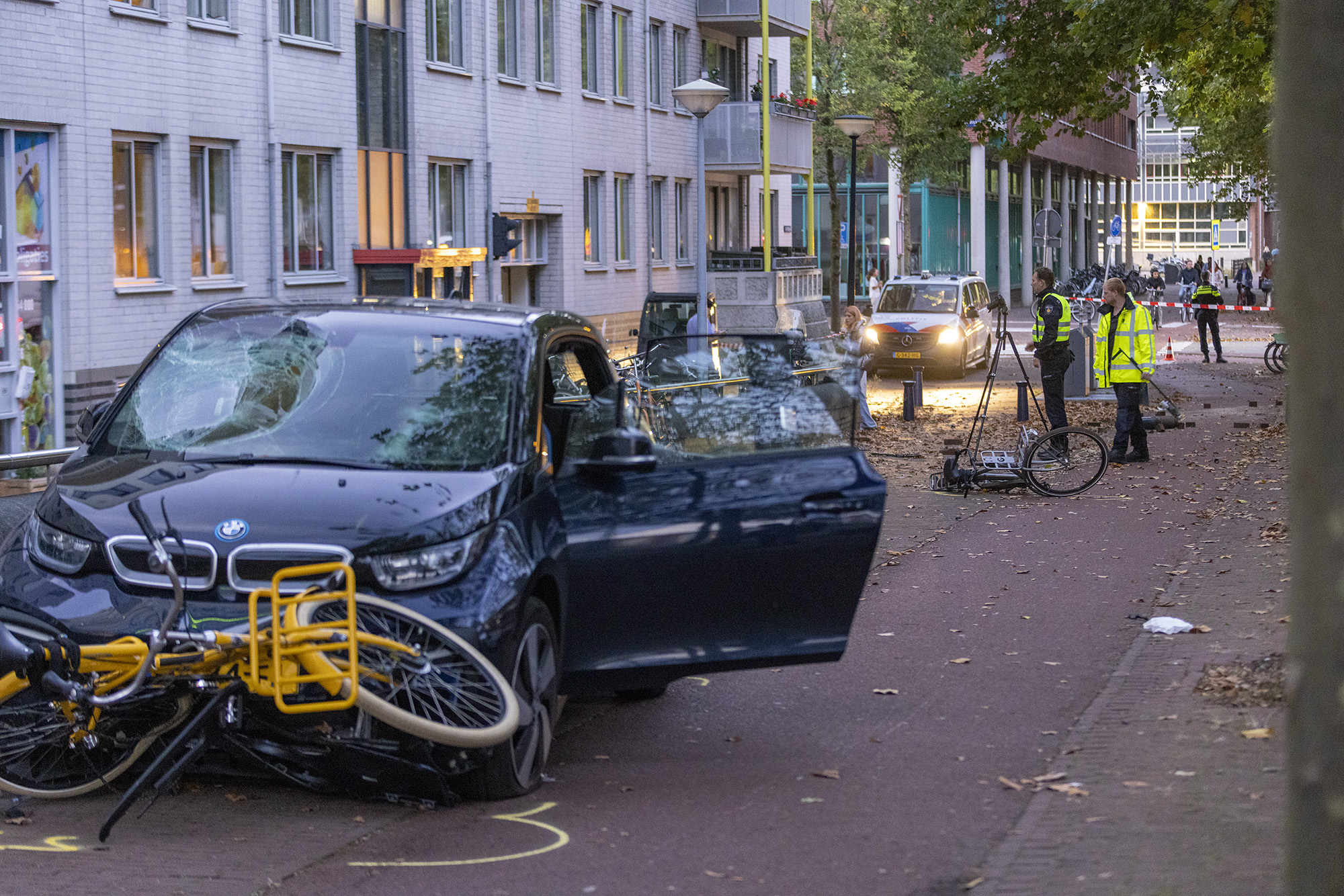 Fietsers geschept op fietspad na ongeval in Amsterdam - 112 Nederland