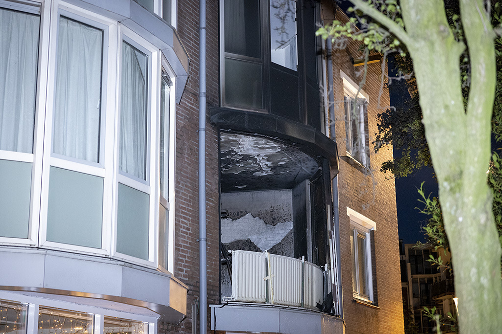Grote brand na explosie aan de Zuiderkerkhof in Amsterdam - 112 Nederland