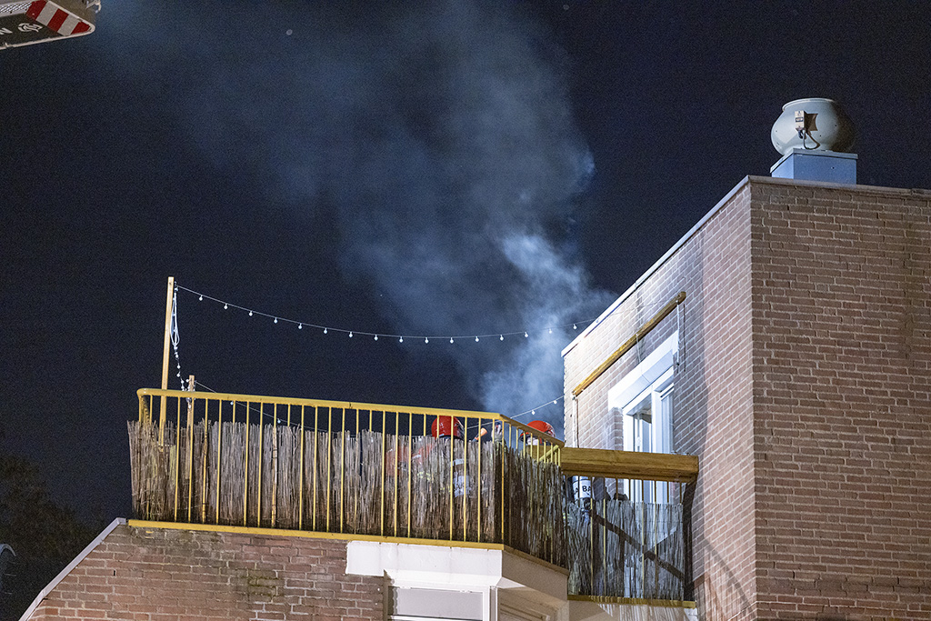Grote brand na explosie aan de Zuiderkerkhof in Amsterdam - 112 Nederland