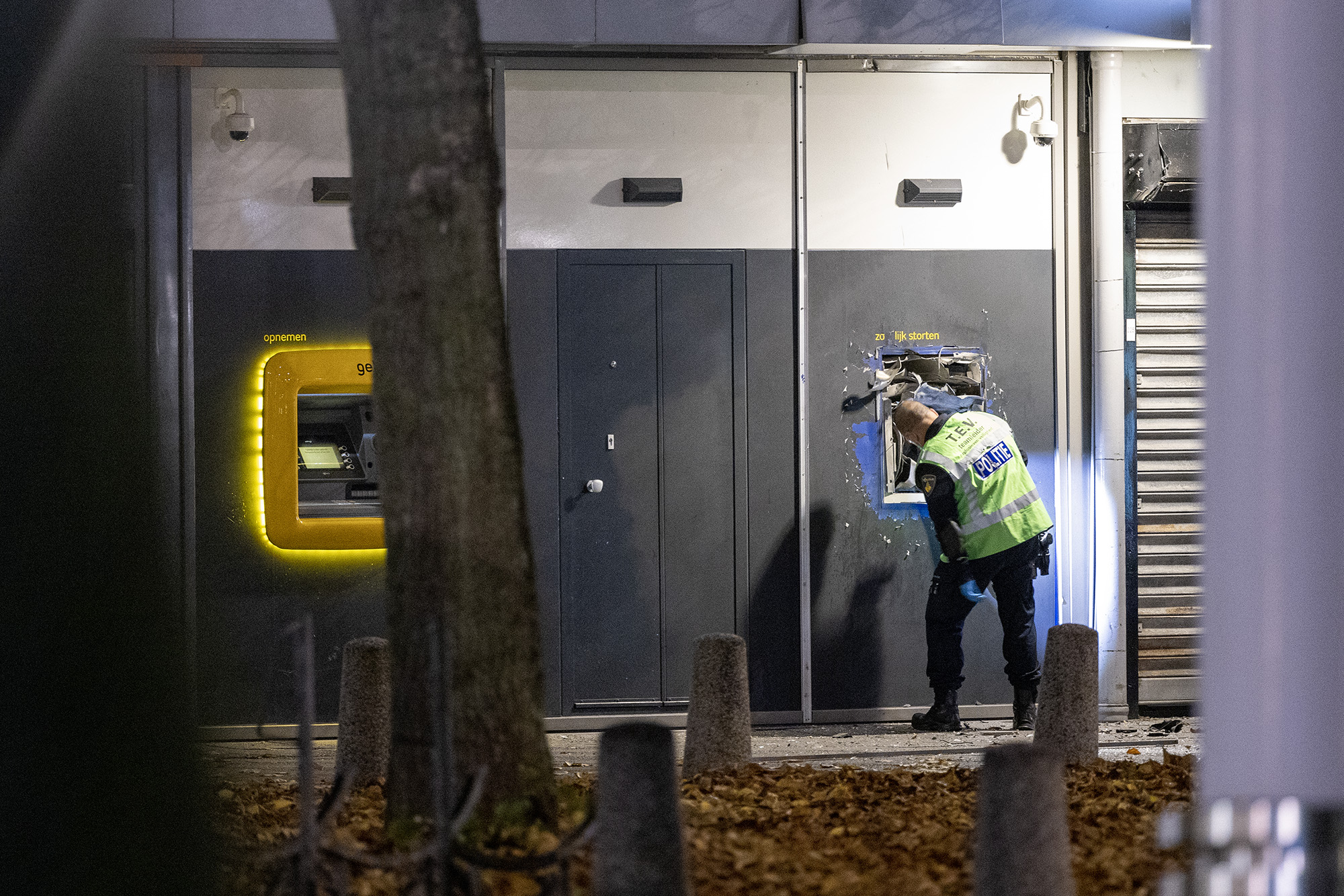 Plofkraak op geldautomaat Buikslotermeerplein Amsterdam - 112 Nederland