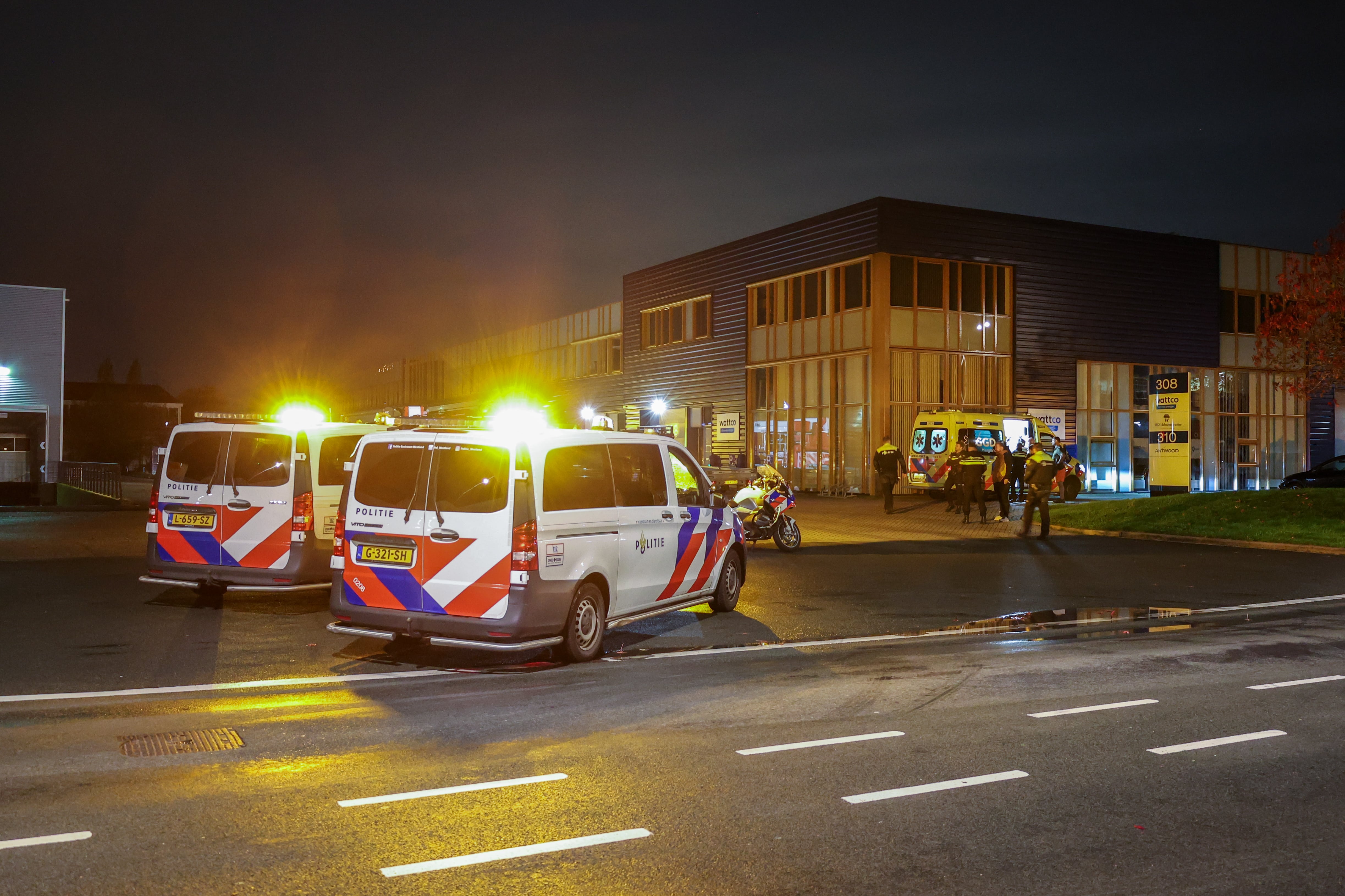 Zwaargewonde Na Explosie Op Industrieterrein, Roldeur En Muur Opgeblazen