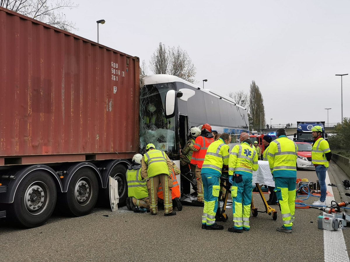 UPDATE: Zeker twintig gewonden na ongeluk met bus vol met ouderen
