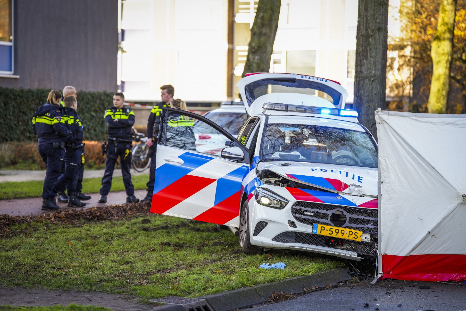 (foto Update) 31-jarige Motorrijder Dood Na Aanrijding Met Politieauto ...