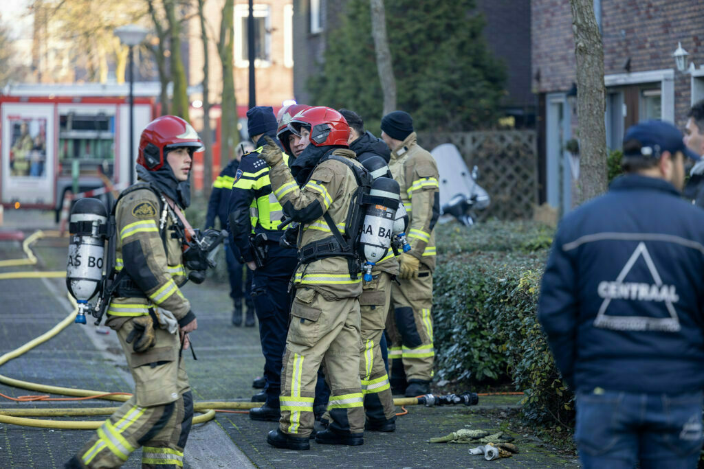 Brand na explosie bij woning aan het Kospad in Amsterdam - 112 Nederland