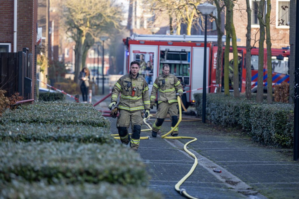 Brand na explosie bij woning aan het Kospad in Amsterdam - 112 Nederland