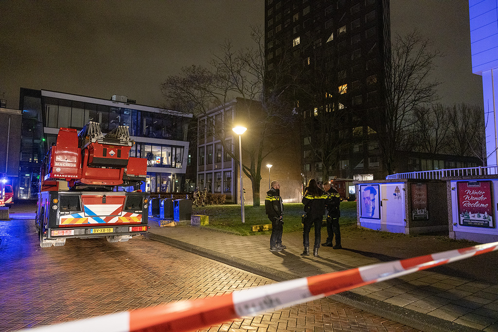 Grote Brand Verwoest Vier Woningen In Flat; Bewoner Gewekt Door Brandmelder