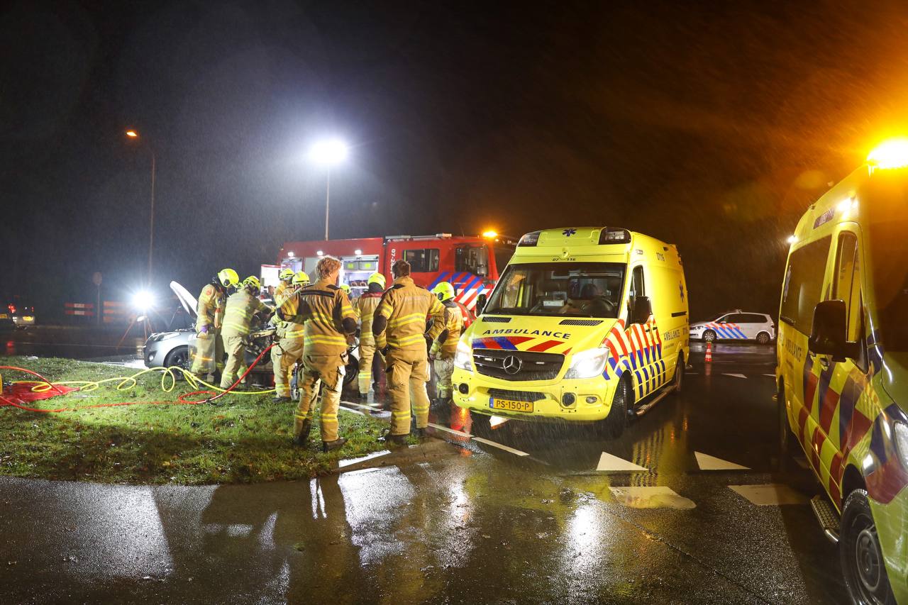 Twee personen naar ziekenhuis na aanrijding op beruchte kruising