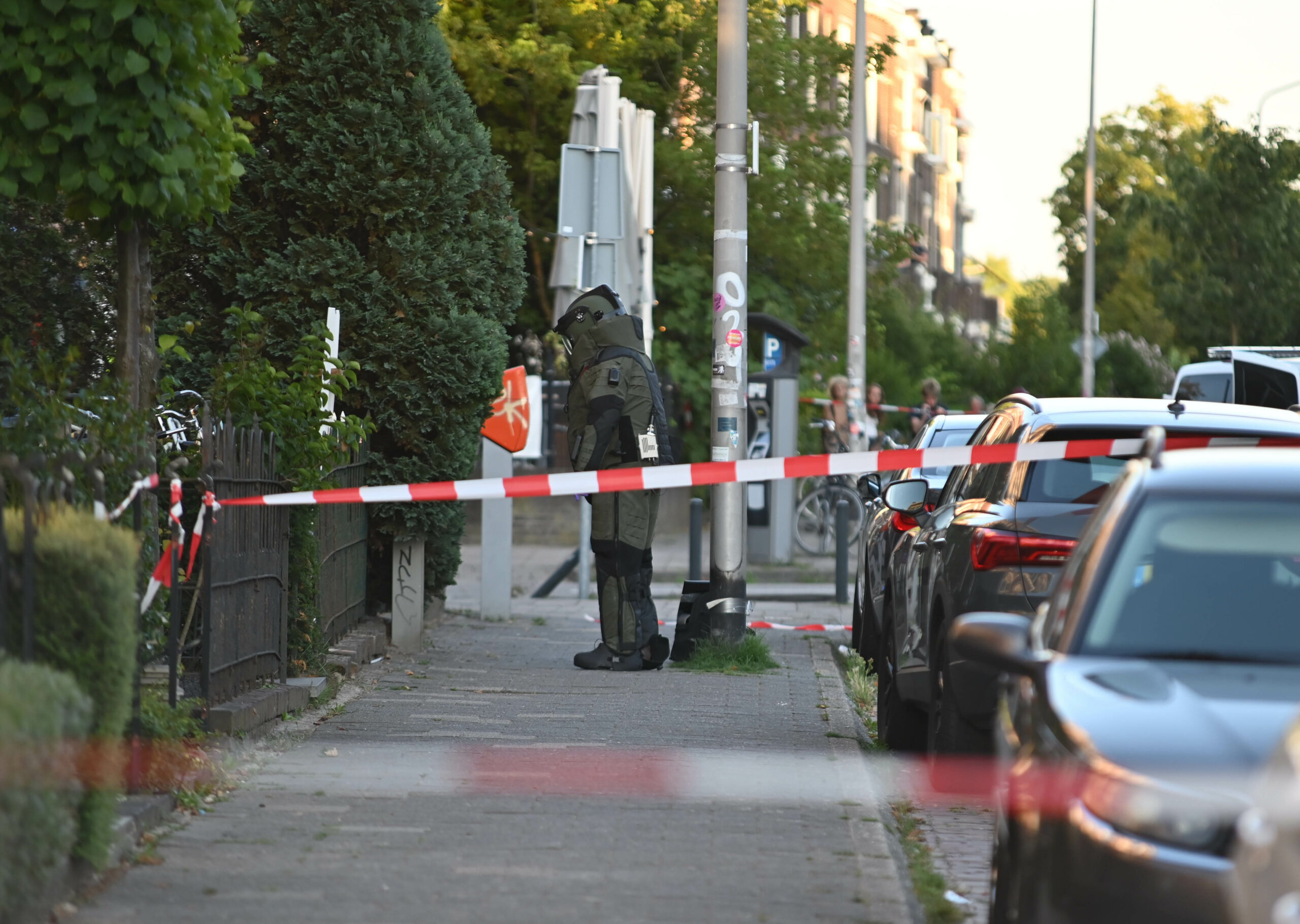 EOD haalt explosief uit woning
