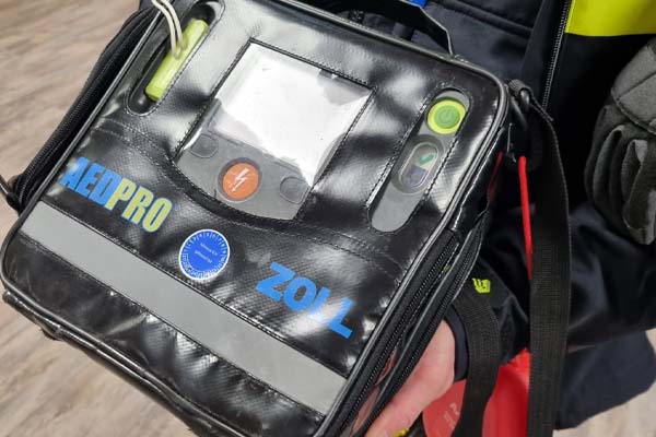 Politie zoekt eigenaar AED na reanimatie