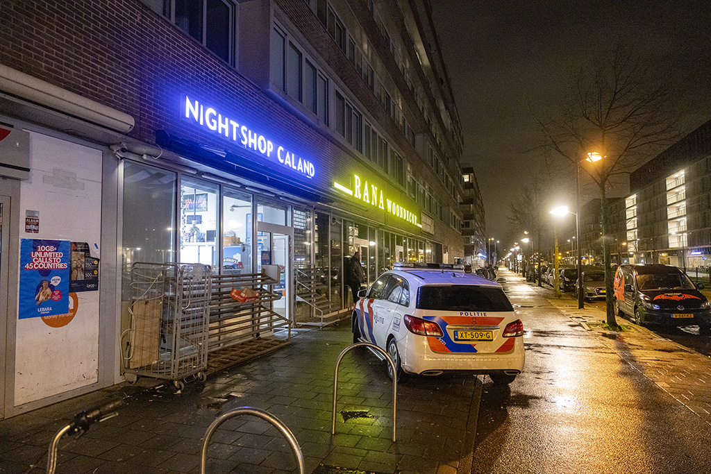 Overval op avondwinkel aan de Pieter Calandlaan in Amsterdam - 112 Nederland