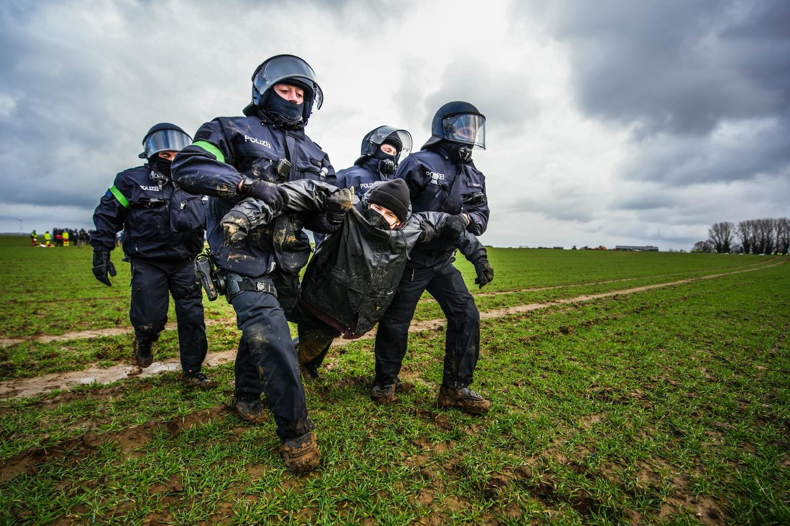 LIVE: Duitse politie begonnen met ontruiming ‘bruinkooldorp’ Lützerath