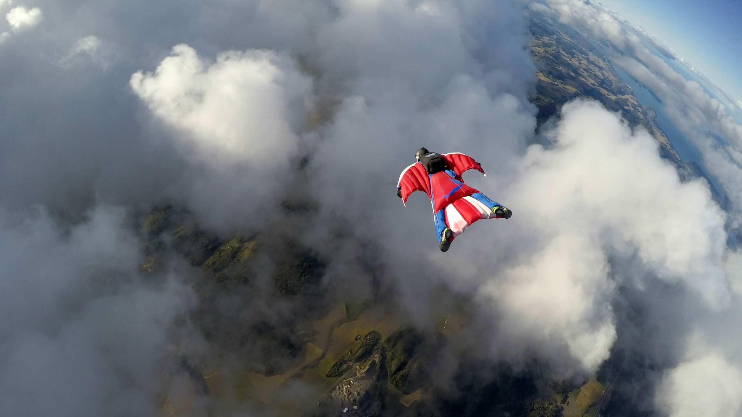 Nederlander overleden na sprong met wingsuit in Zwitserland
