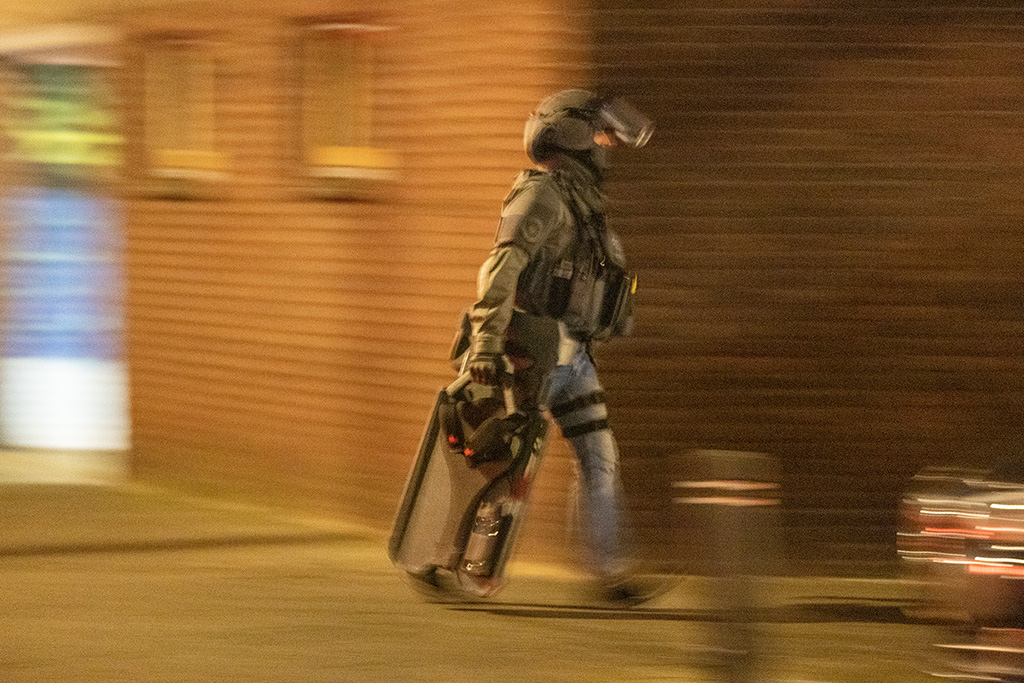 Man aangehouden door arrestatieteam aan de Schulpweg in Velsen-Noord - 112 Nederland