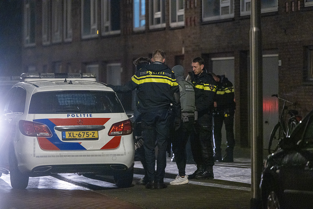Man aangehouden door arrestatieteam aan de Schulpweg in Velsen-Noord - 112 Nederland