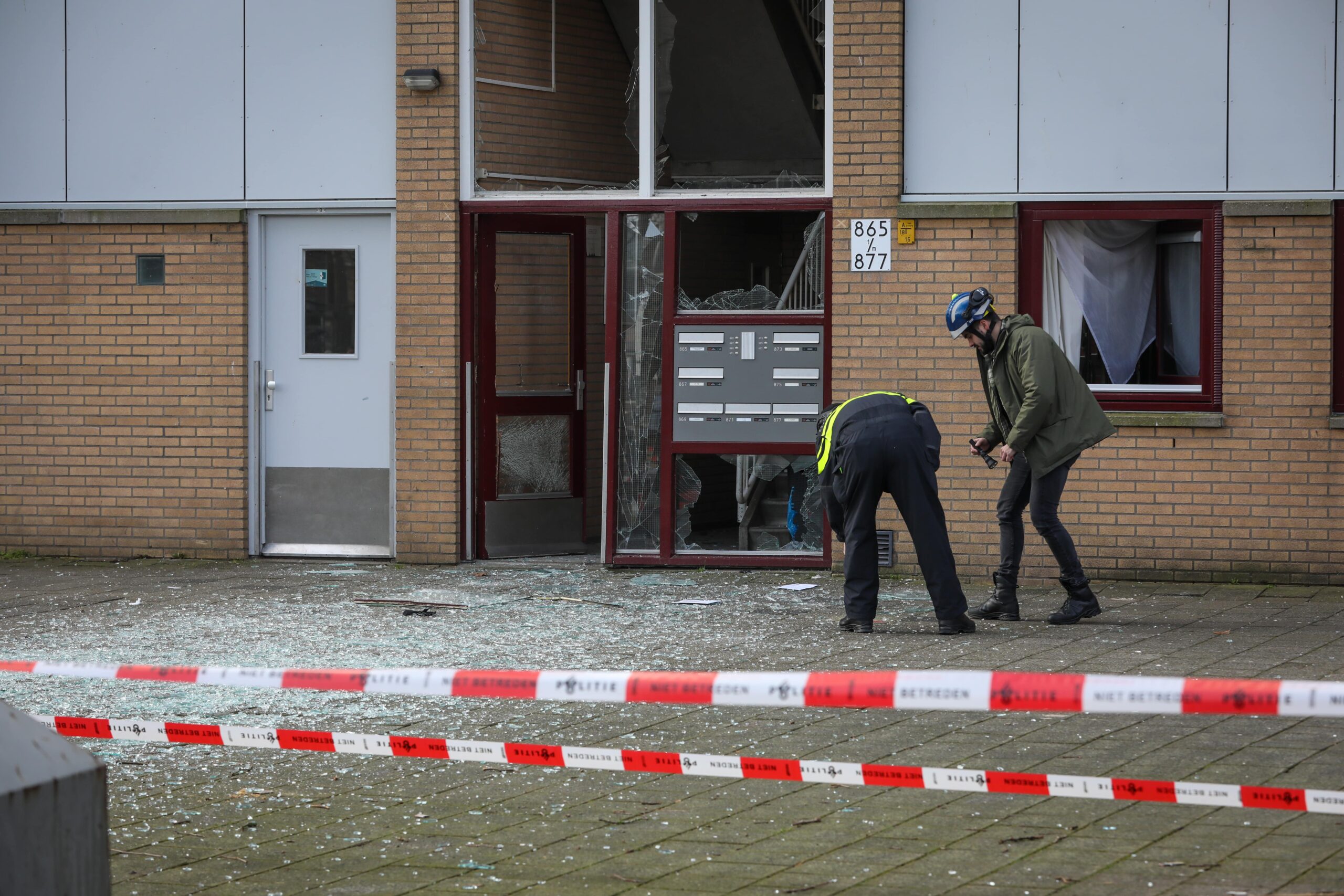 Explosie In Portiek Appartementencomplex; Meerdere Woningen Ontruimd