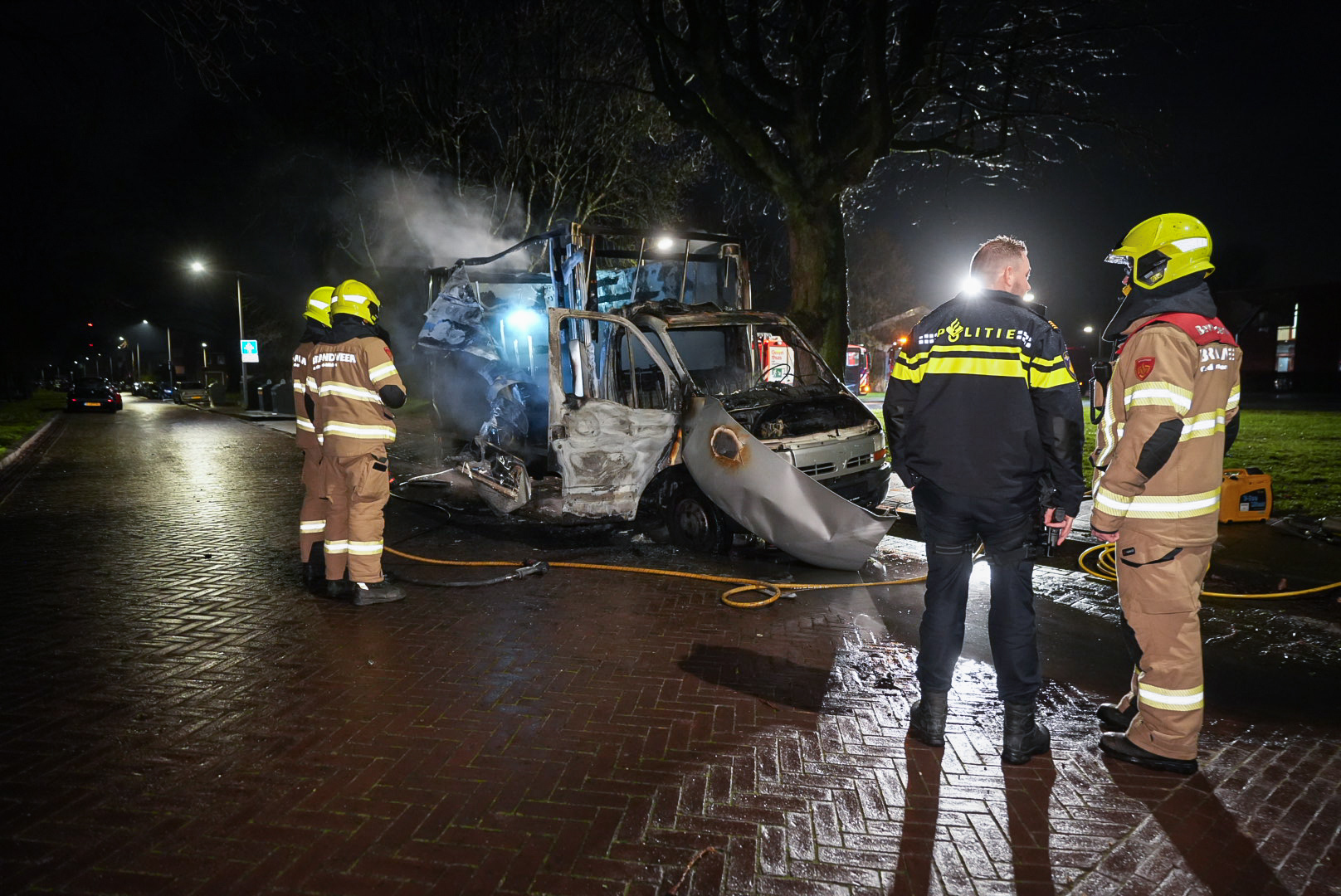 Twee Voertuigen Verwoest Door Brand, Vermoedelijk Sprake Van Brandstichting