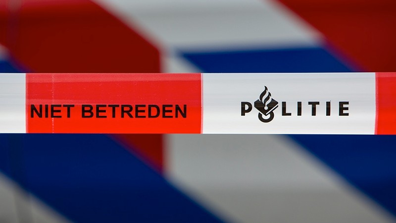 Stoffelijk overschot aangetroffen in bosjes, omgeving afgezet