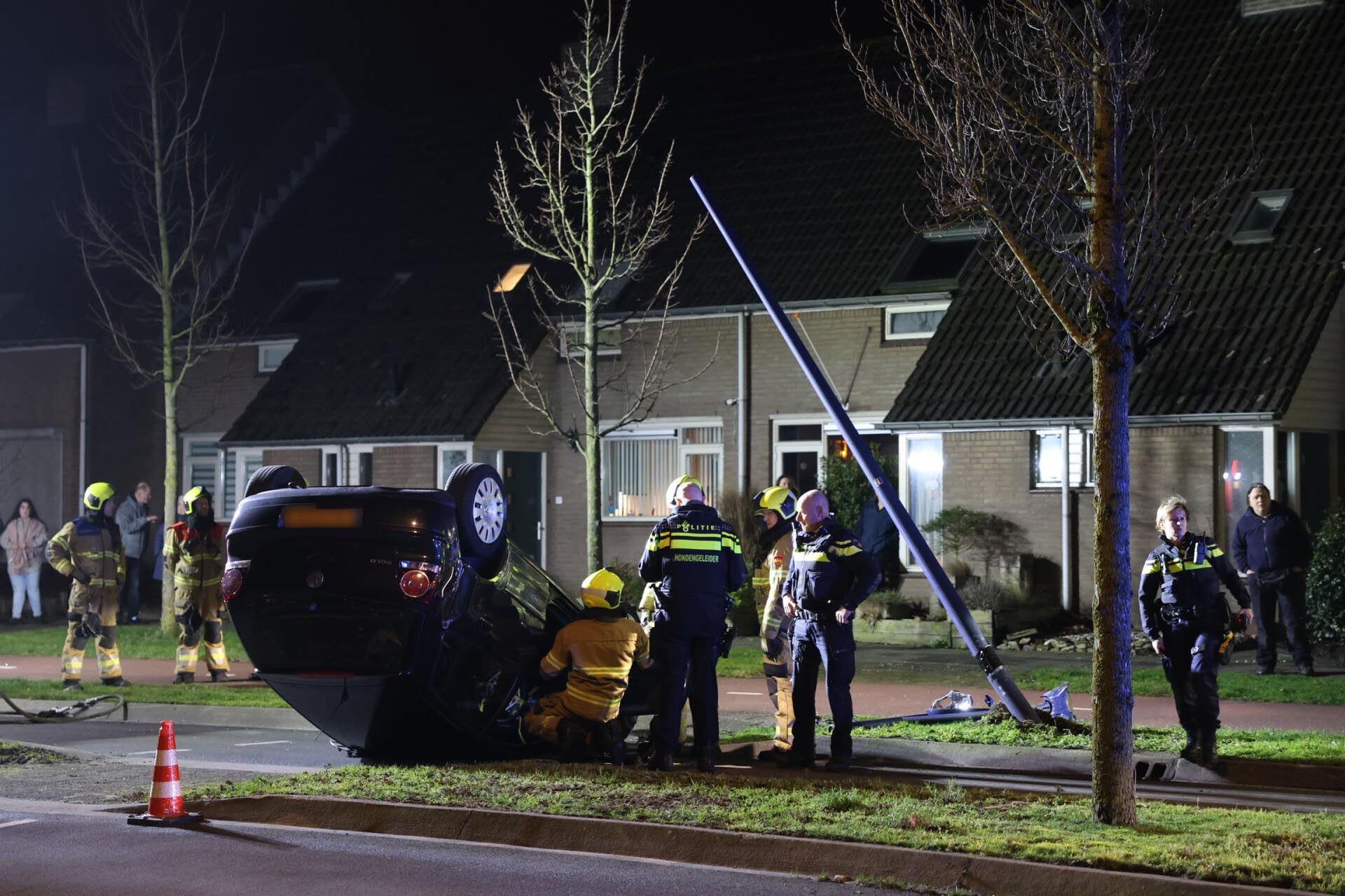 Auto Slaat Over De Kop: Bestuurder Meegenomen Naar Politiebureau ...