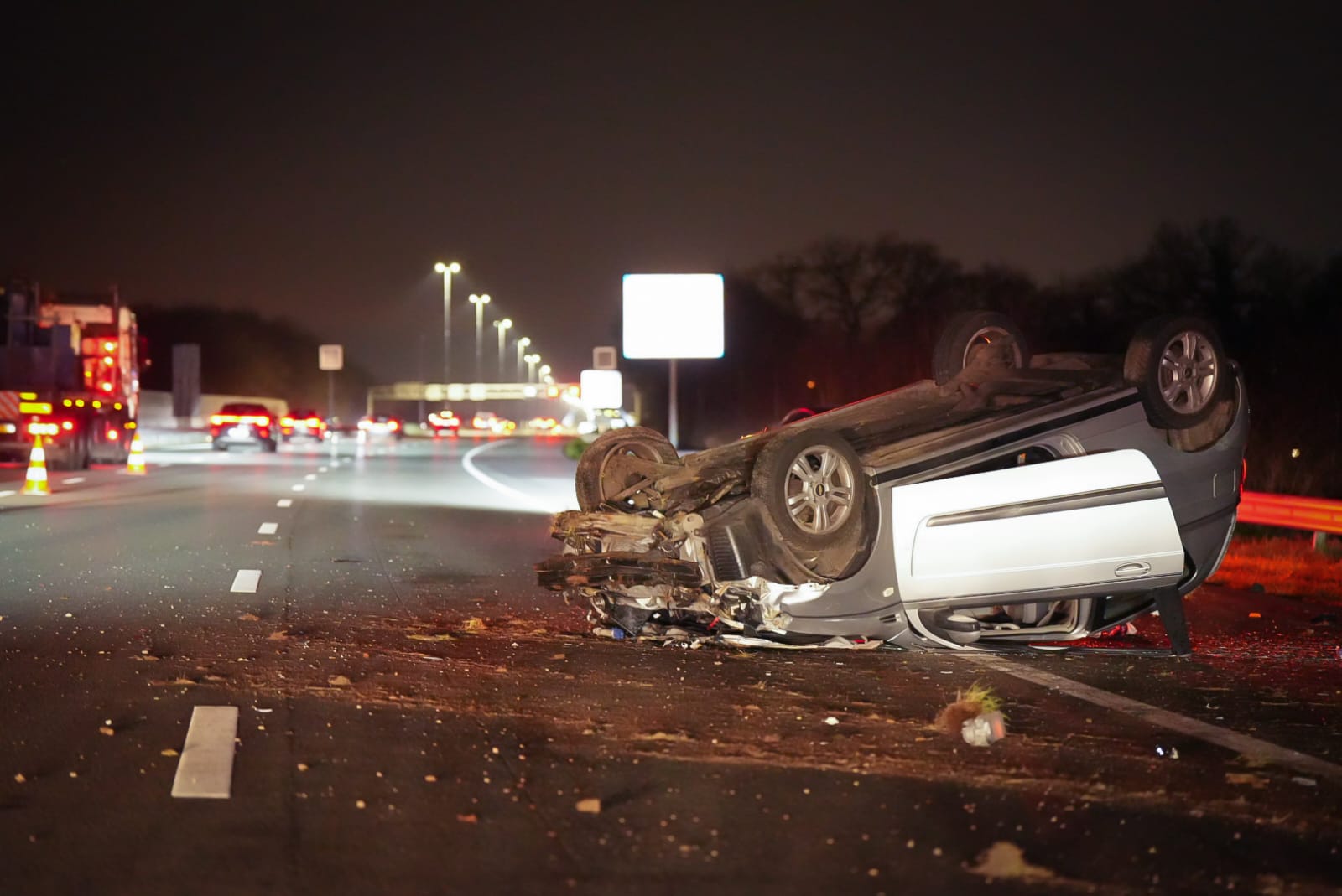 Auto Klapt Tegen De Vangrail En Slaat Over De Kop - 112 Nederland