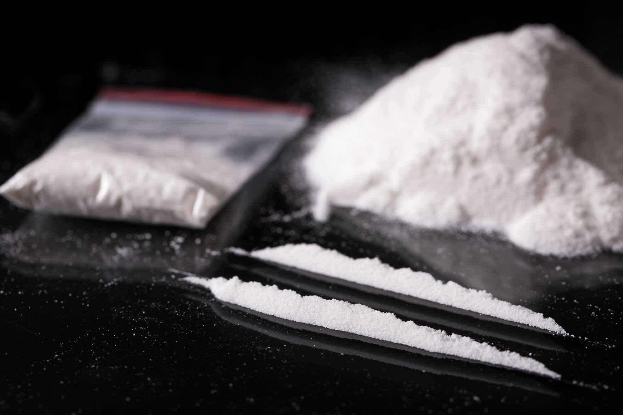 Douane, politie en OM bundelen krachten in strijd tegen drugszendingen per post