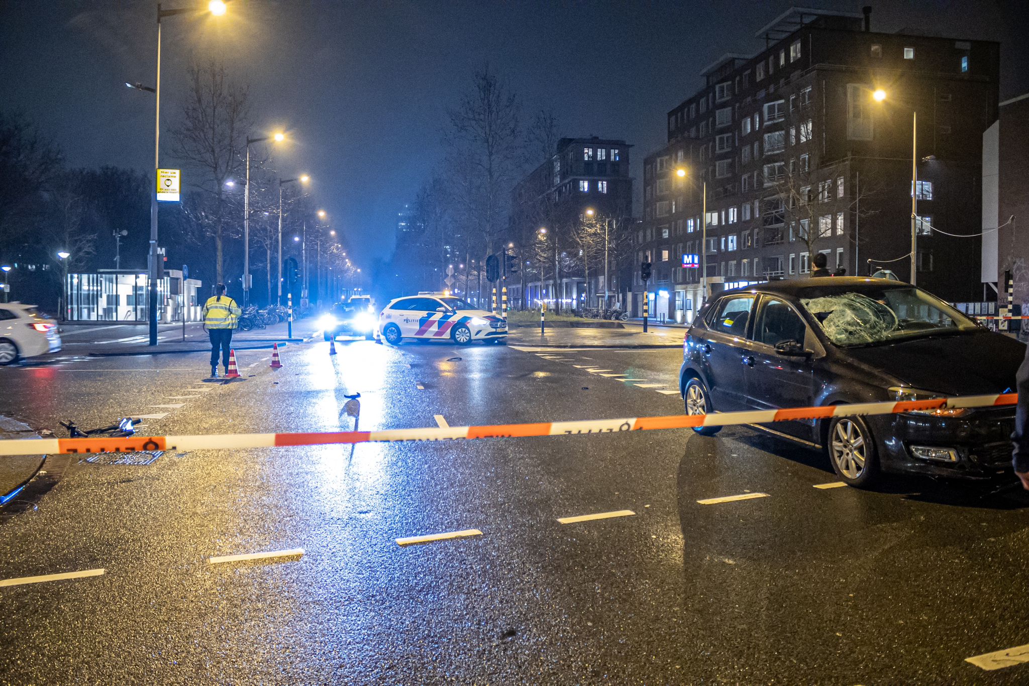 Persoon Op Elektrische Step Zwaargewond Na Aanrijding Met Auto