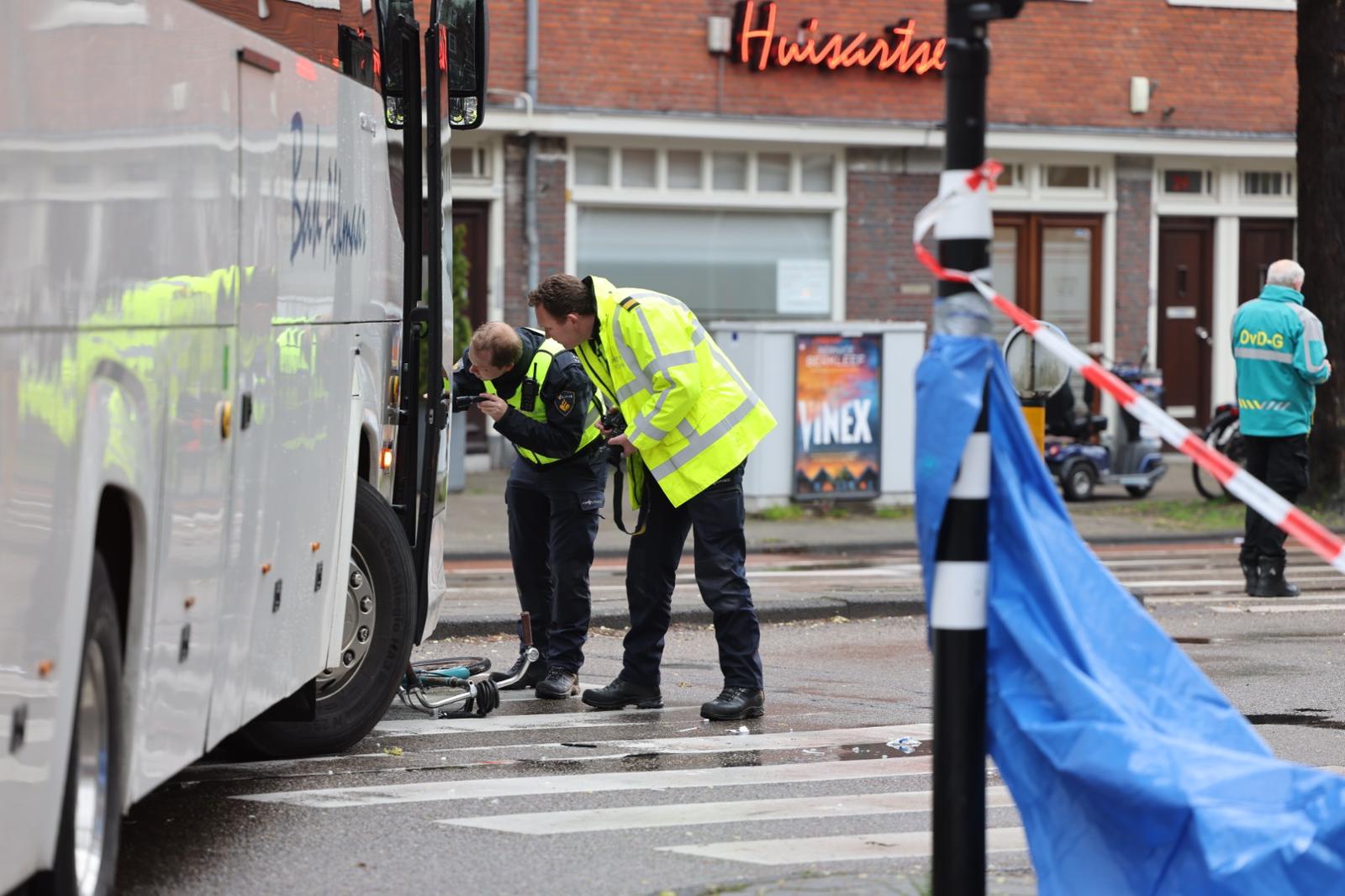 Fietser Komt Onder Bus Terecht En Raakt Zwaargewond - 112 Nederland