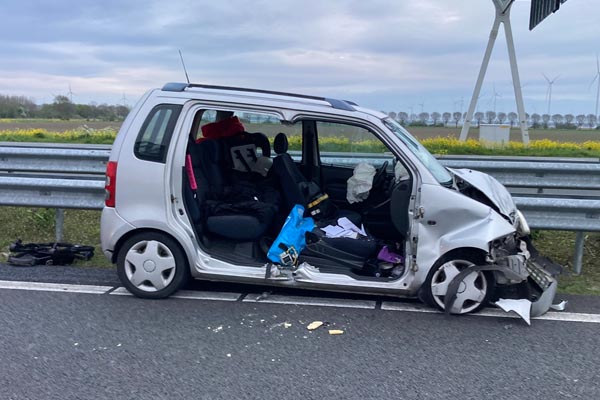 Twee gewonden bij ongeluk met auto en vrachtwagen