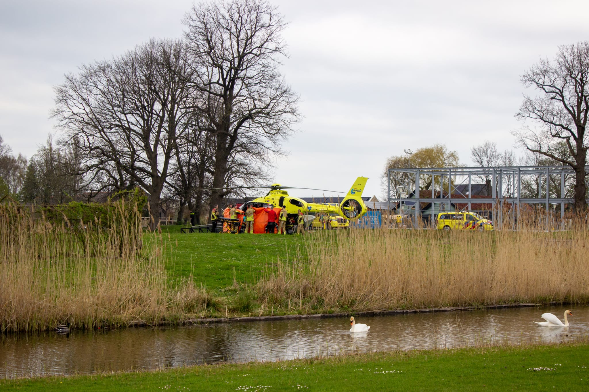 Kind komt in het water terecht bij kindcentrum, hulpdiensten massaal ingezet
