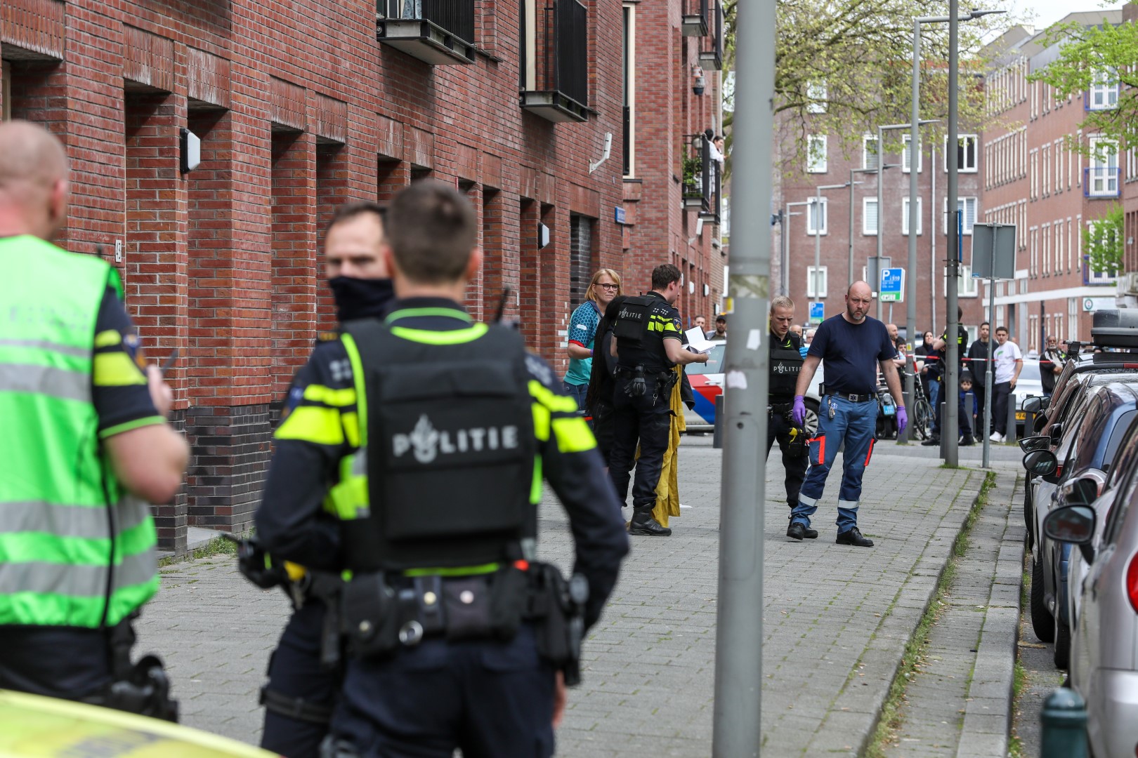 Man Doodgeschoten Op Klaarlichte Dag In Woning