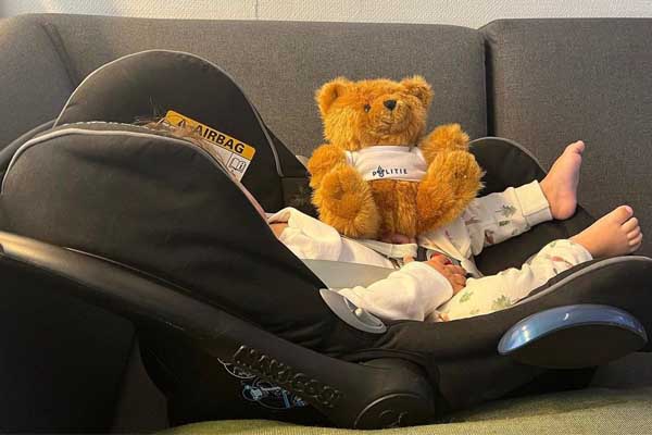 Ouders geven 7 maanden oud kindje mee met politie na conflict