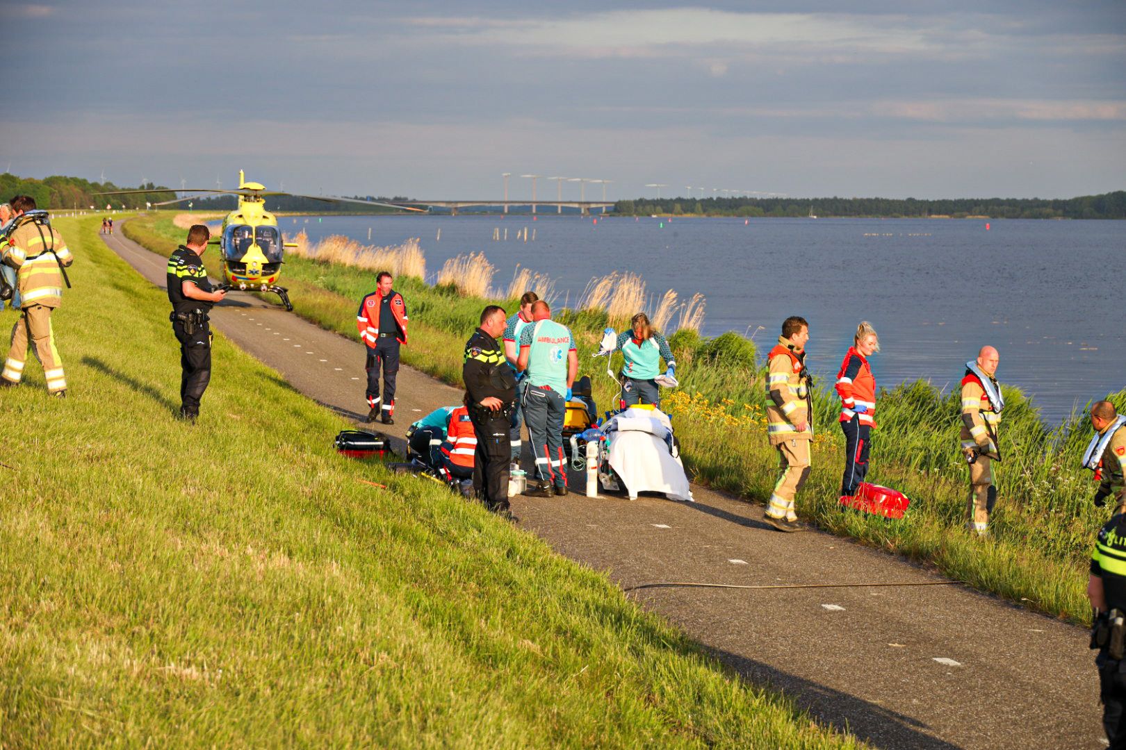 UPDATE: Auto raakt te water, bestuurder overlijdt ter plekke