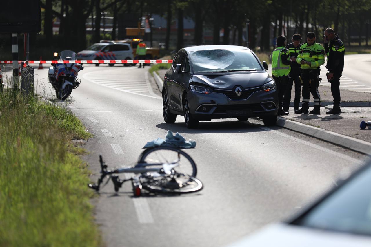 Fietser Geschept Door Auto Bij Oversteekplaats - 112 Nederland