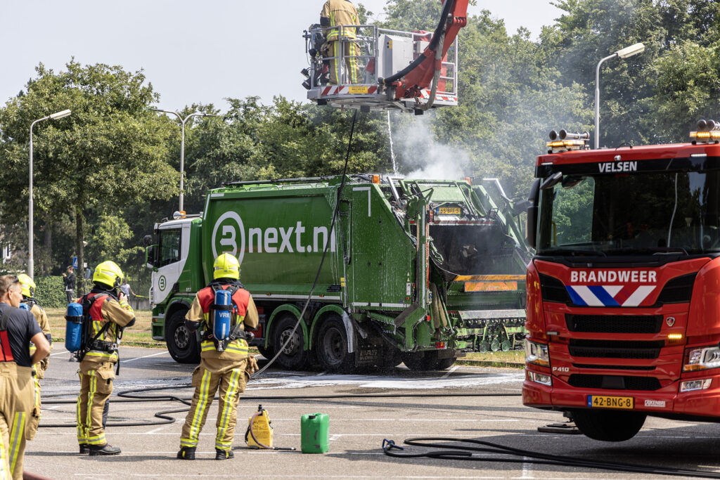 Brand in vuilniswagen aan de Minister van Houtenlaan in Velsen-Zuid - 112 Nederland
