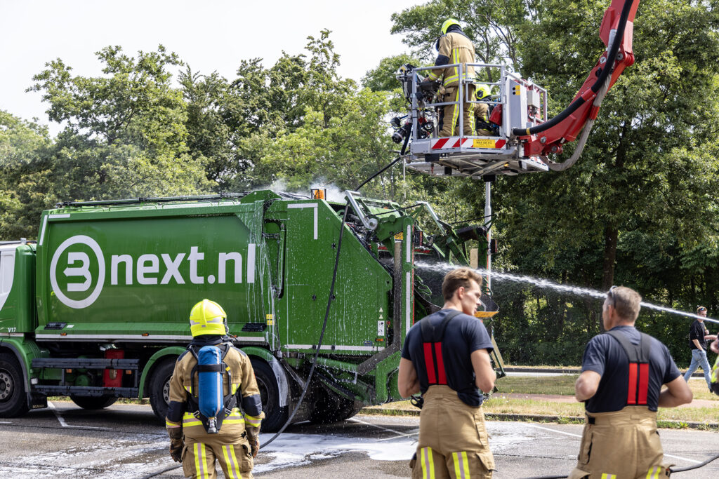 Brand in vuilniswagen aan de Minister van Houtenlaan in Velsen-Zuid - 112 Nederland