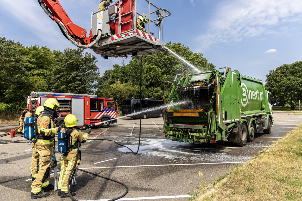 Brand in vuilniswagen aan de Minister van Houtenlaan in Velsen-Zuid - 112 Nederland