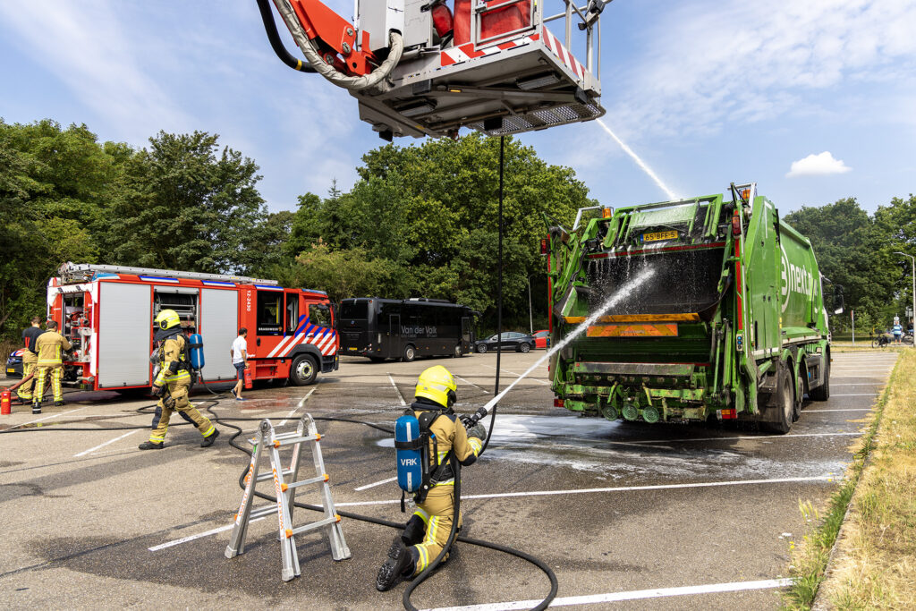 Brand in vuilniswagen aan de Minister van Houtenlaan in Velsen-Zuid - 112 Nederland