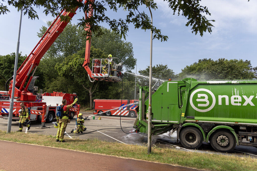 Brand in vuilniswagen aan de Minister van Houtenlaan in Velsen-Zuid - 112 Nederland