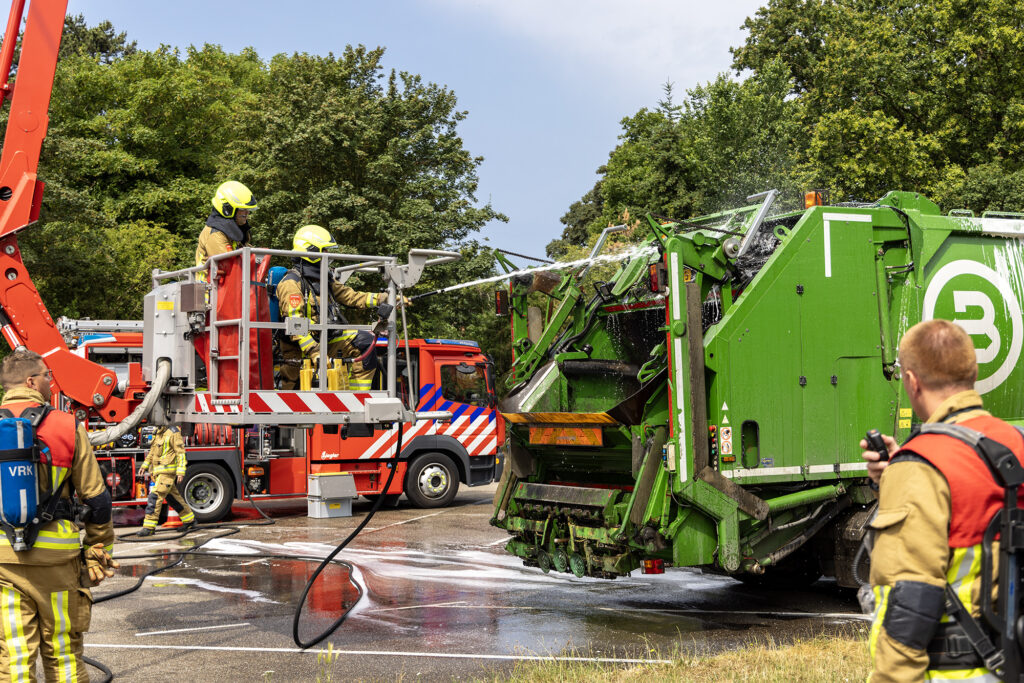 Brand in vuilniswagen aan de Minister van Houtenlaan in Velsen-Zuid - 112 Nederland