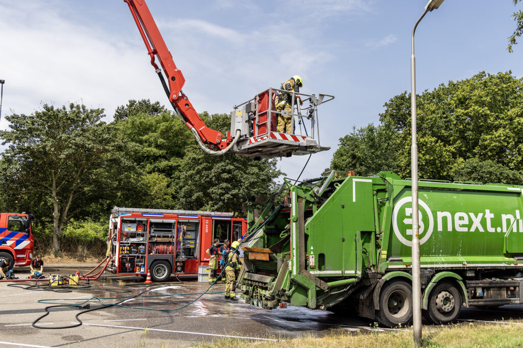 Brand in vuilniswagen aan de Minister van Houtenlaan in Velsen-Zuid - 112 Nederland
