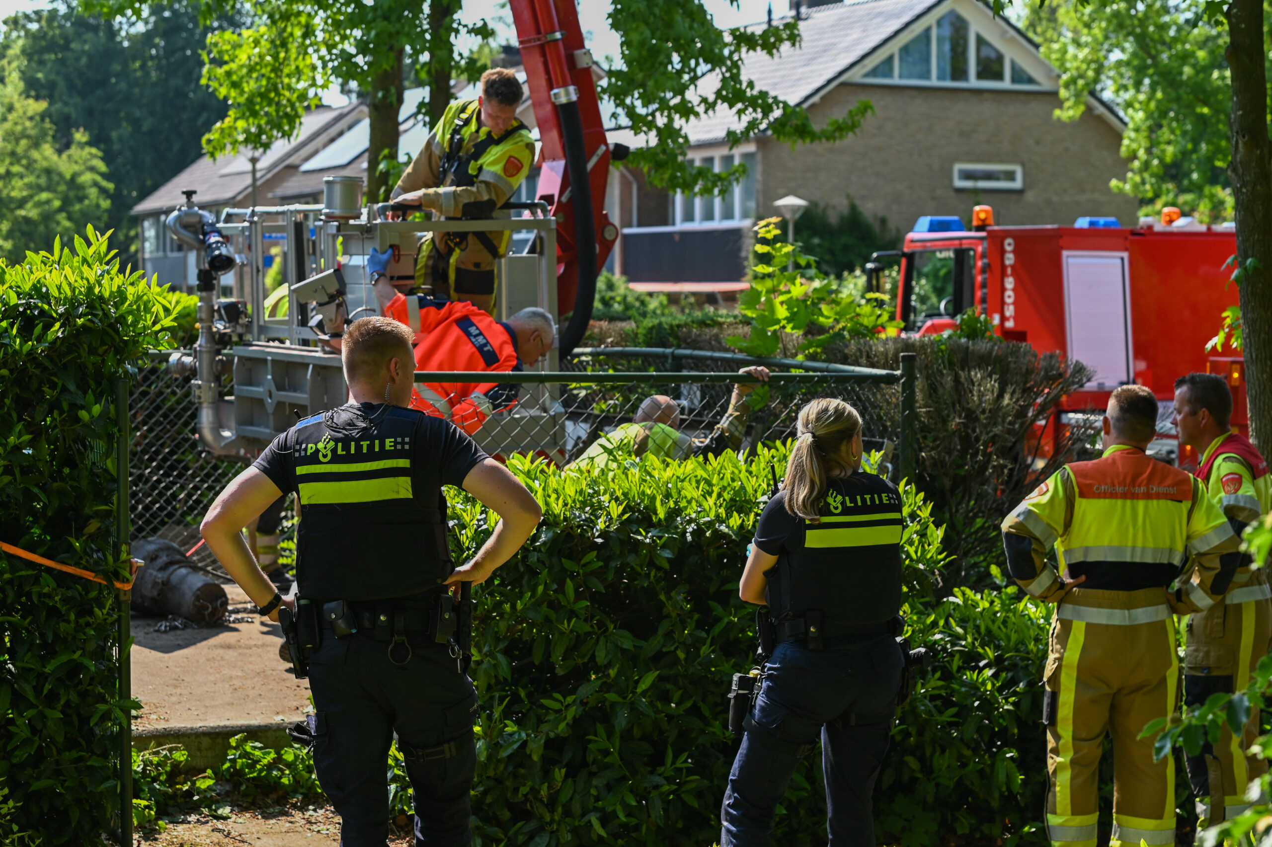 Man raakt gewond na val in metersdiepe put