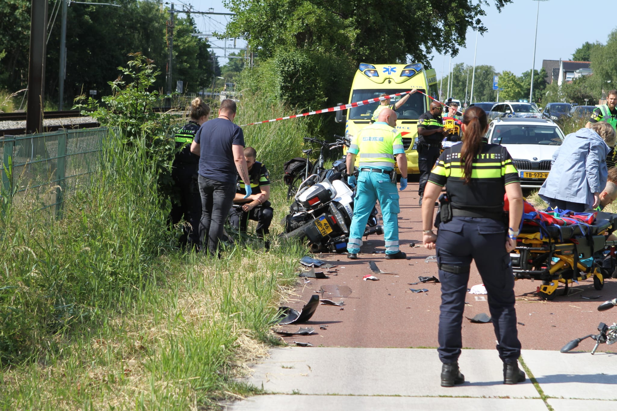 Motoragent En Scooterrijder Gewond Bij Frontale Botsing