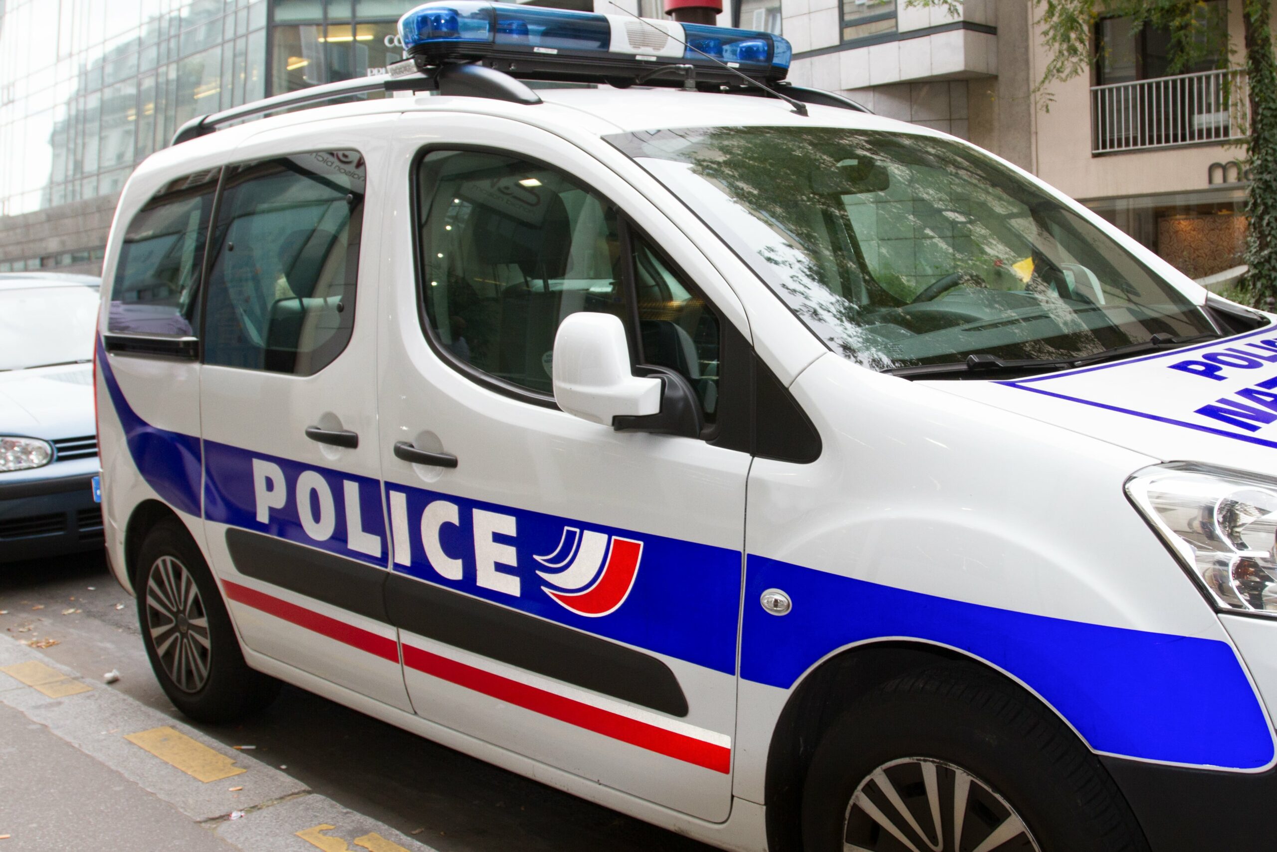 “Ik hoorde een enorme knal”: Nederlands gezin gewond bij zwaar auto-ongeluk in buitenland